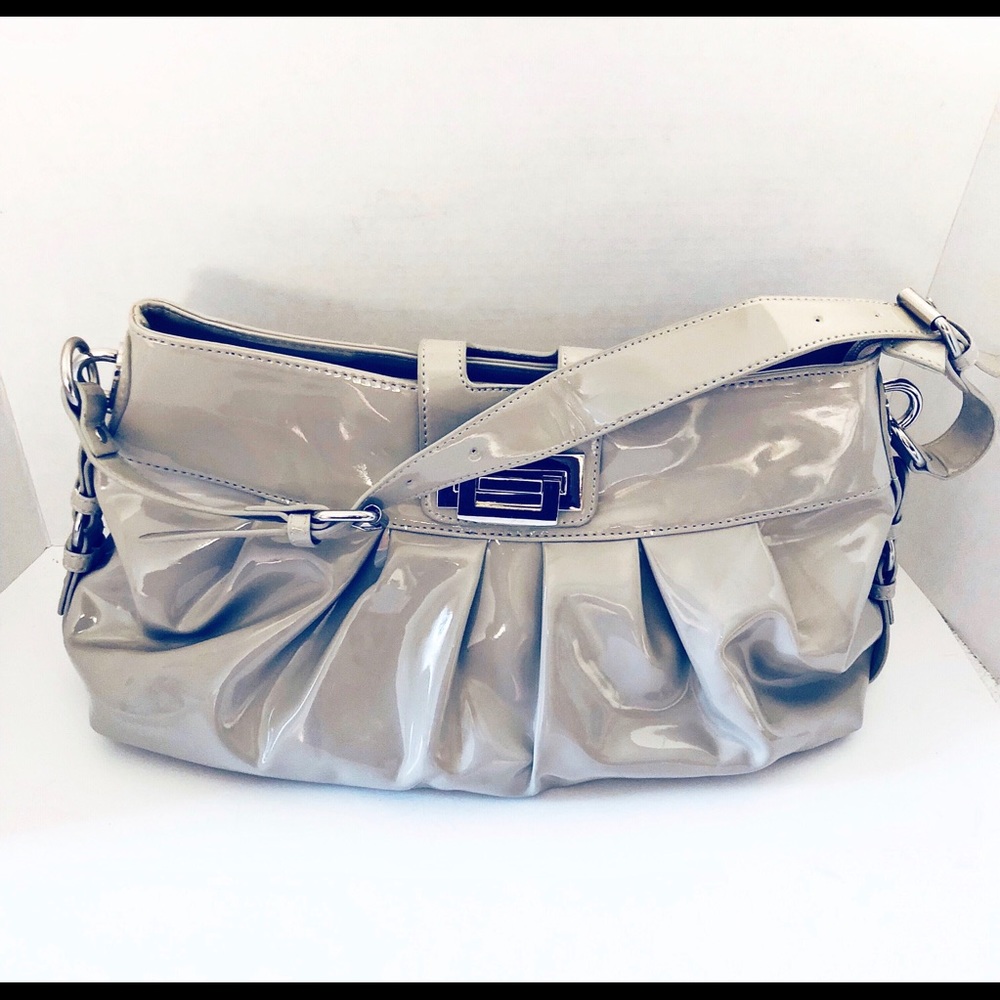 Finebags Feather Grey Patent Leather Shoulder Bag